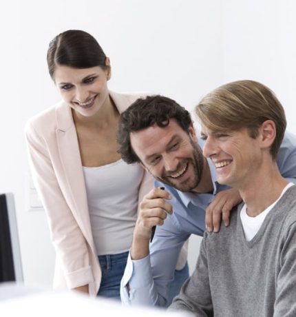 happy-business-team-at-desk-in-office